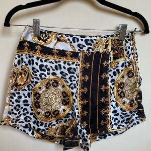 Revolve : Versace-style print shorts